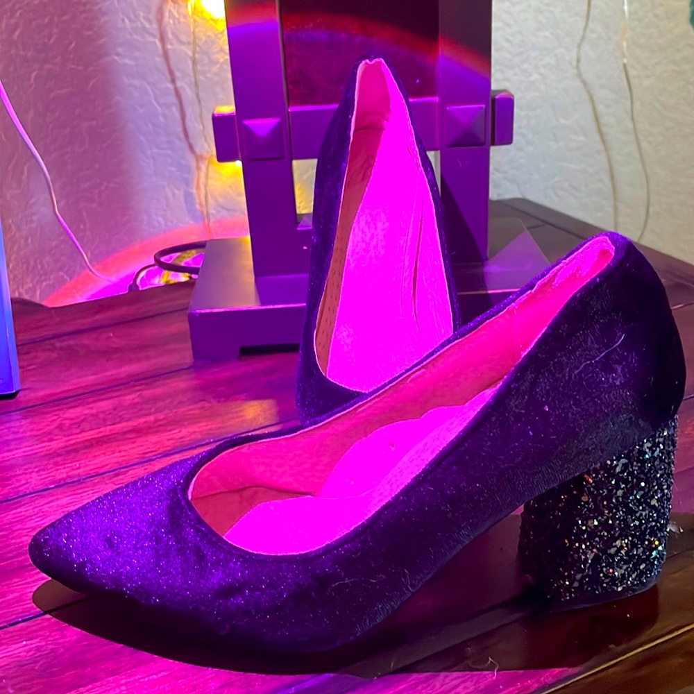 GLAMOROUS HIGH HEELS